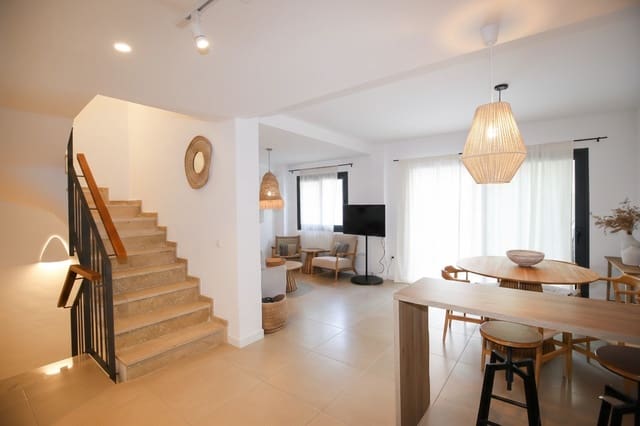 3 soveværelse Byhus til salg i El Paraiso, Estepona med swimmingpool garage - € 549.000 (Ref: 9872592)