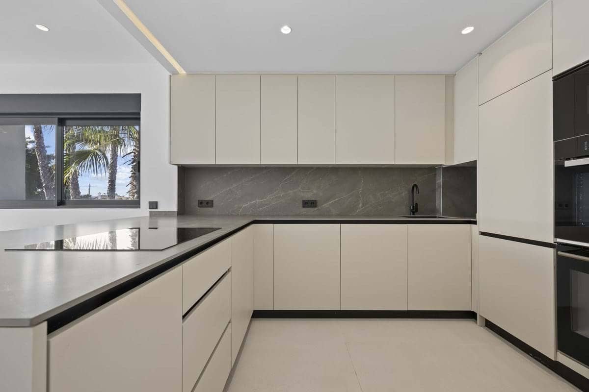 Apartamento de 3 habitaciones en El Paraiso en venta con piscina garaje - 829.000 € (Ref: 9872594)