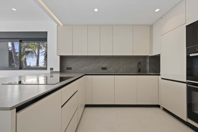 Apartamento de 3 habitaciones en El Paraiso, Estepona en venta con piscina garaje - 829.000 € (Ref: 9872594)