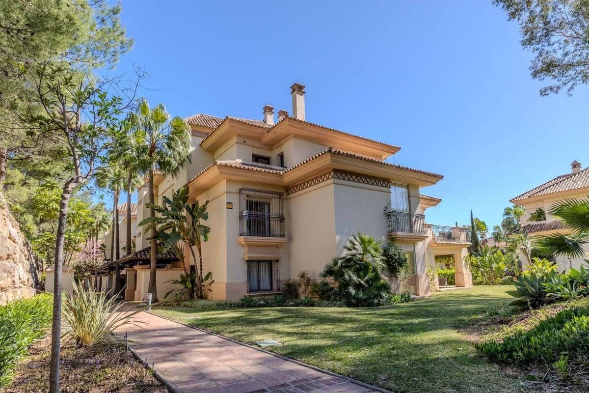 2 soverom Leilighet til salgs i Marbella med svømmebasseng garasje - € 525 000 (Ref: 9872596)