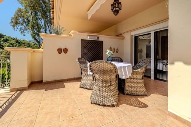 2 soverom Leilighet til salgs i Marbella med svømmebasseng garasje - € 525 000 (Ref: 9872596)