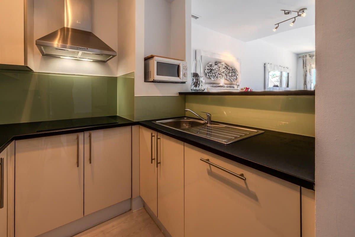 2 soverom Leilighet til salgs i Marbella med svømmebasseng garasje - € 525 000 (Ref: 9872596)