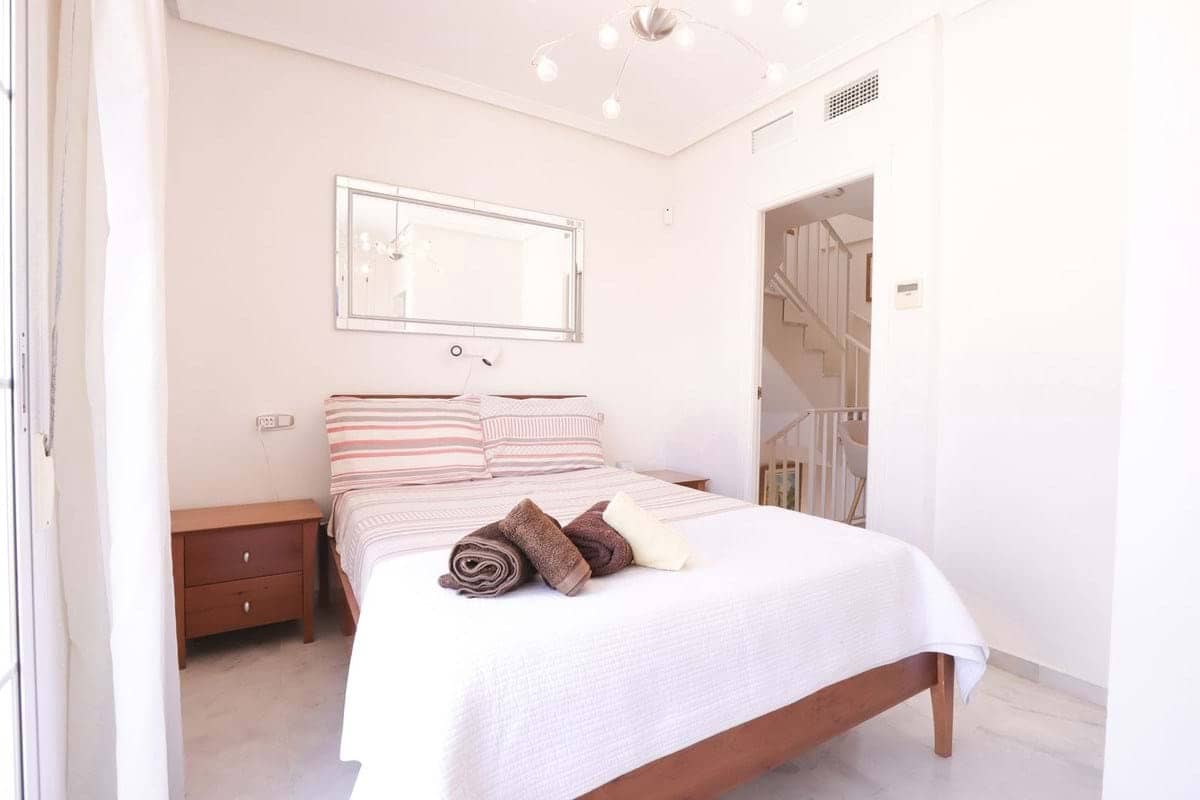 3 soveværelse Byhus til salg i Marbella med swimmingpool garage - € 569.000 (Ref: 9872600)