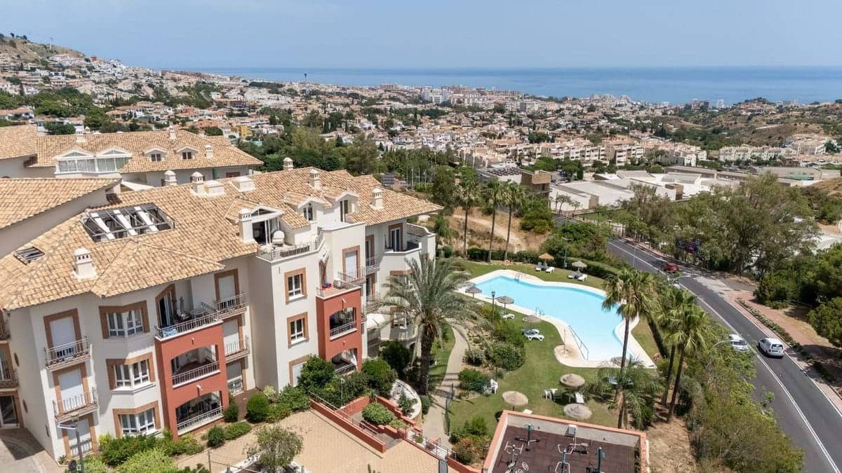 1 slaapkamer Appartement te koop in Benalmadena met zwembad garage - € 299.000 (Ref: 9872602)