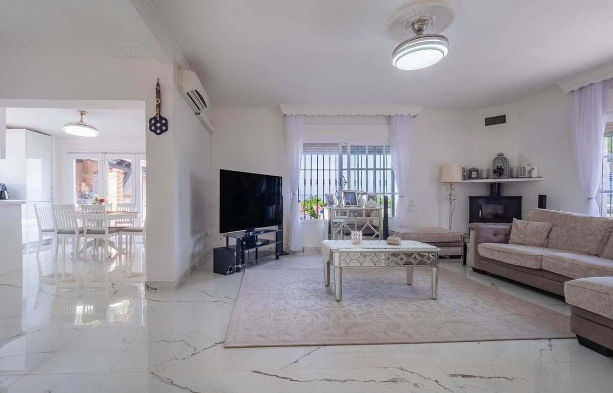 Chalet de 3 habitaciones en Coín en venta con piscina garaje - 599.000 € (Ref: 9872605)