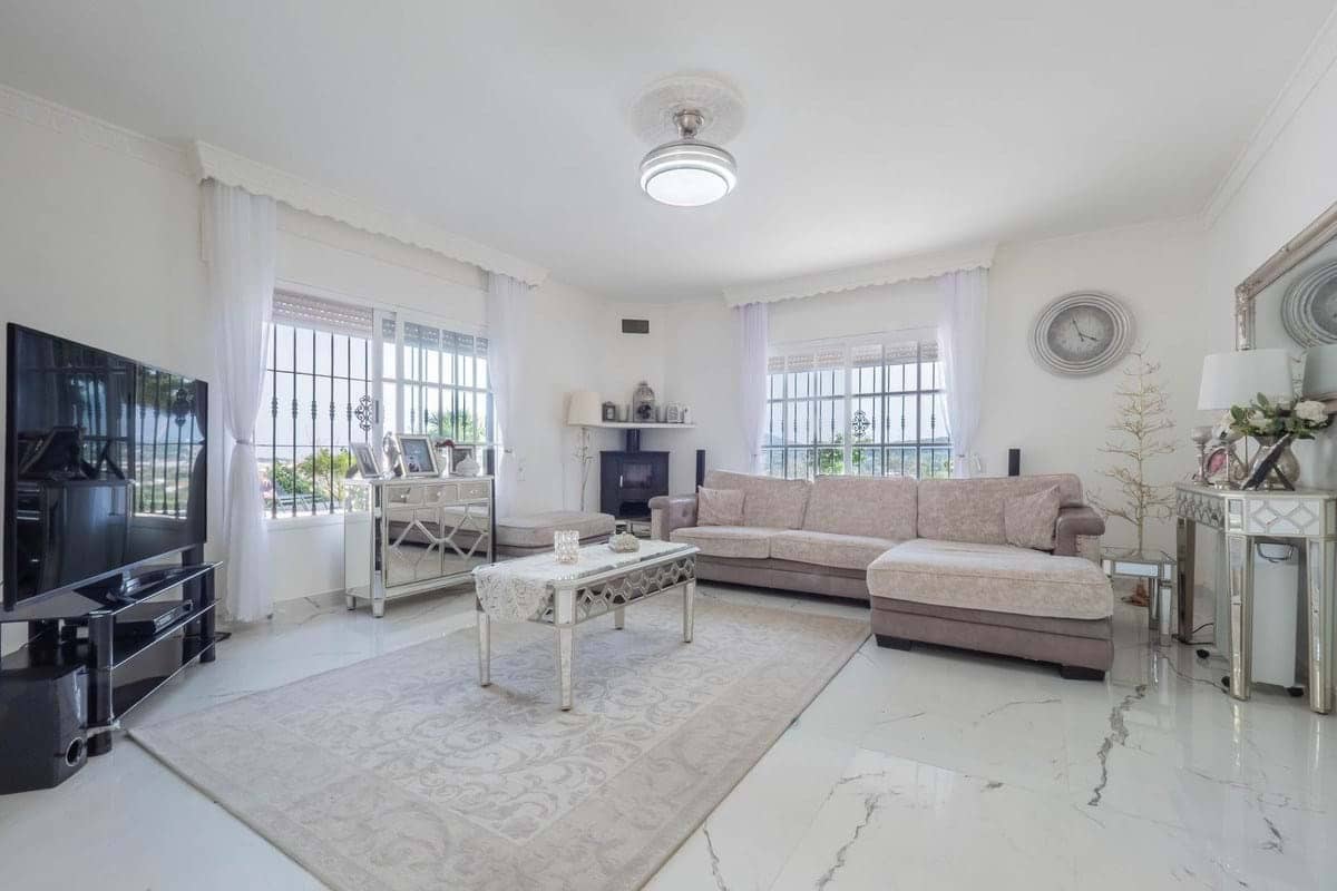 Chalet de 3 habitaciones en Coín en venta con piscina garaje - 599.000 € (Ref: 9872605)