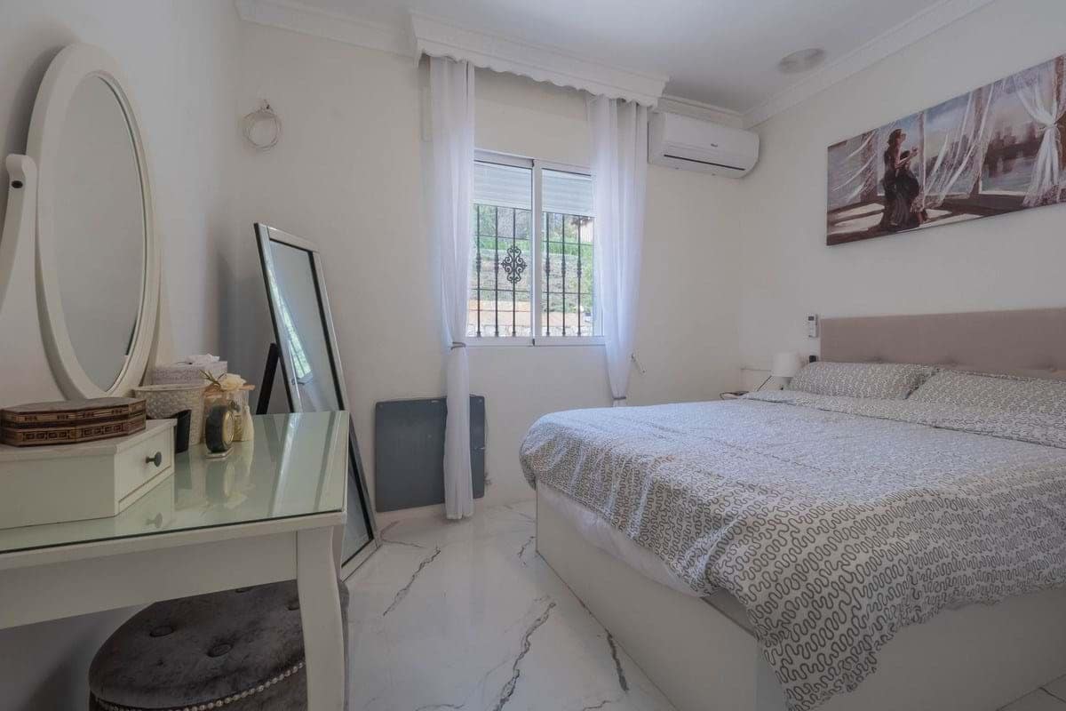 Chalet de 3 habitaciones en Coín en venta con piscina garaje - 599.000 € (Ref: 9872605)