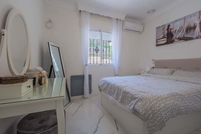 Chalet de 3 habitaciones en Coín en venta con piscina garaje - 599.000 € (Ref: 9872605)