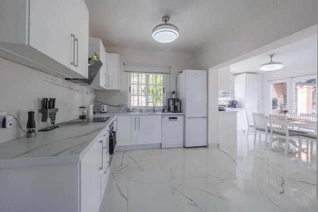 Chalet de 3 habitaciones en Coín en venta con piscina garaje - 599.000 € (Ref: 9872605)