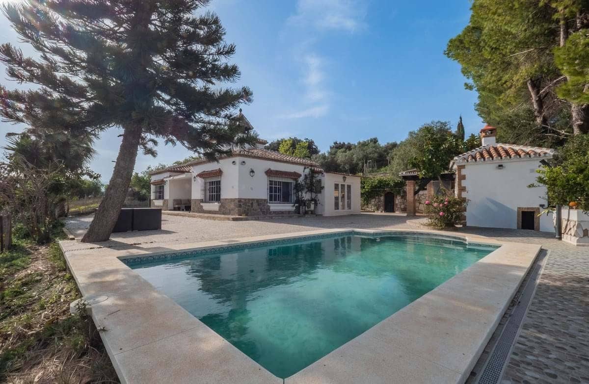 Chalet de 3 habitaciones en Coín en venta con piscina garaje - 599.000 € (Ref: 9872605)