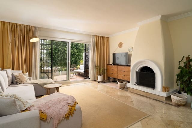 2 soverom Hus til salgs i Nueva Atalaya, Estepona med svømmebasseng garasje - € 460 000 (Ref: 9872612)