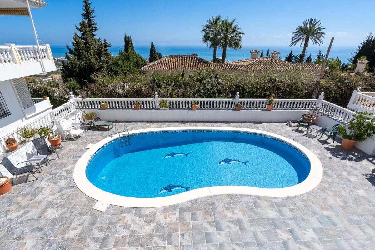 3 bedroom Townhouse for sale in Benalmadena with pool garage - € 495,000 (Ref: 9872615)