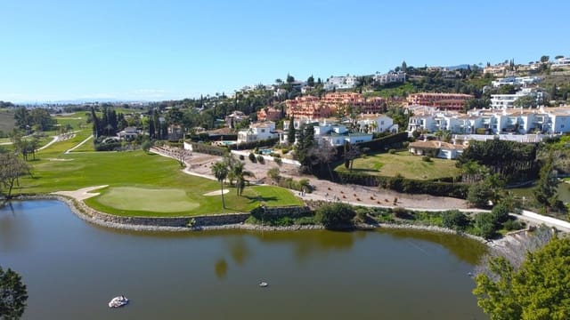 2 quarto Apartamento para venda em El Paraiso, Estepona com piscina garagem - 439 000 € (Ref: 9872620)