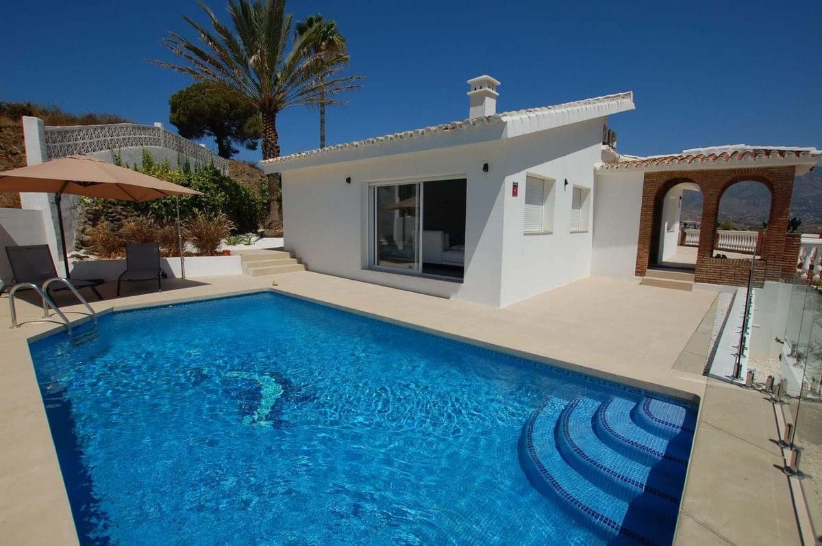 3 bedroom Villa for sale in Fuengirola with pool garage - € 950,000 (Ref: 9872621)