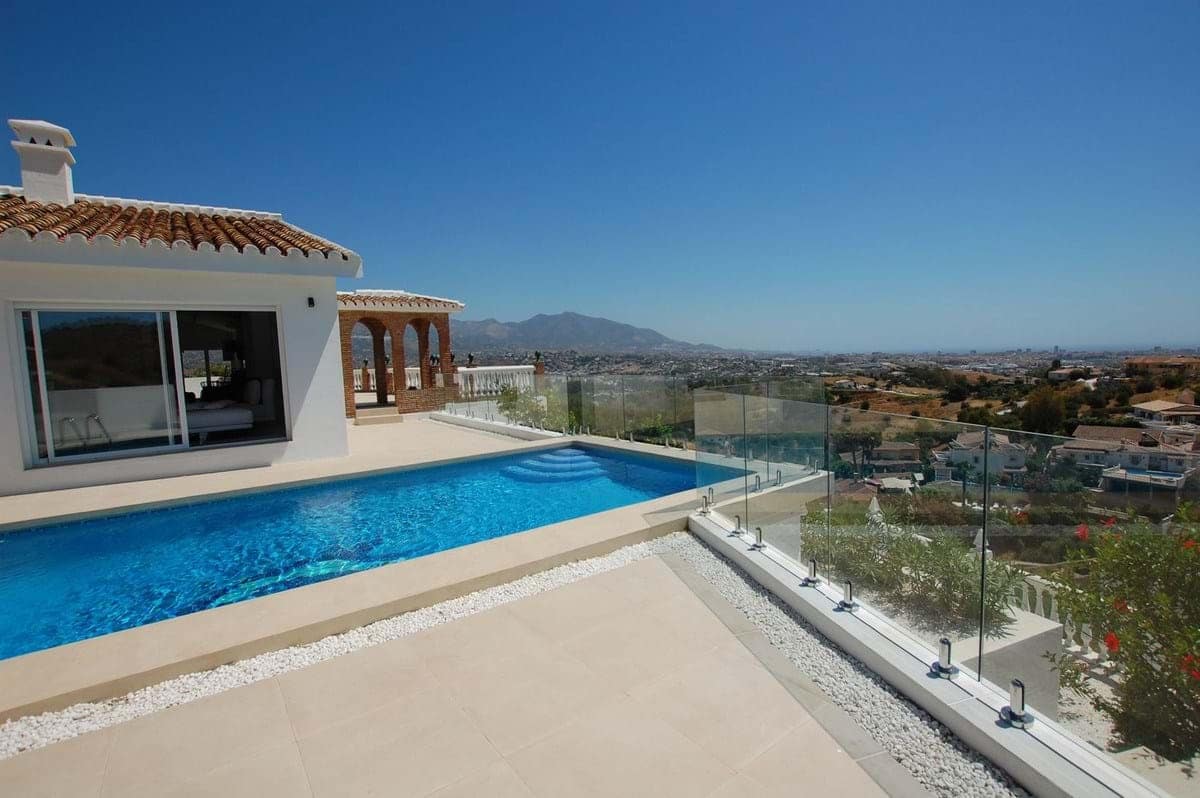 3 bedroom Villa for sale in Fuengirola with pool garage - € 950,000 (Ref: 9872621)