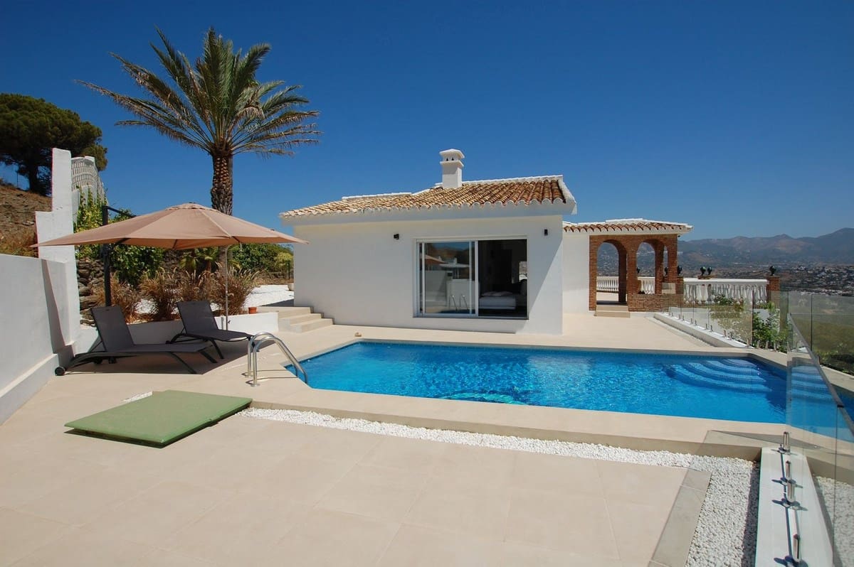 3 bedroom Villa for sale in Fuengirola with pool garage - € 950,000 (Ref: 9872621)