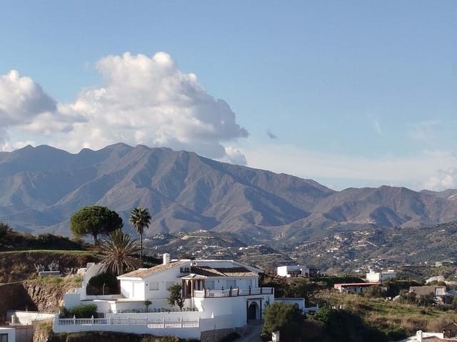 3 bedroom Villa for sale in Fuengirola with pool garage - € 950,000 (Ref: 9872621)