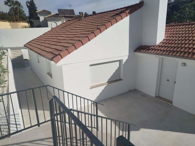 4 soverom Villa til salgs i Mijas med svømmebasseng garasje - € 899 000 (Ref: 9872624)