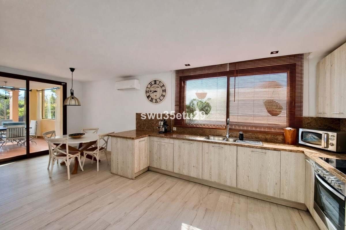 2 soverom Leilighet til salgs i Marbella med svømmebasseng garasje - € 480 000 (Ref: 9872630)