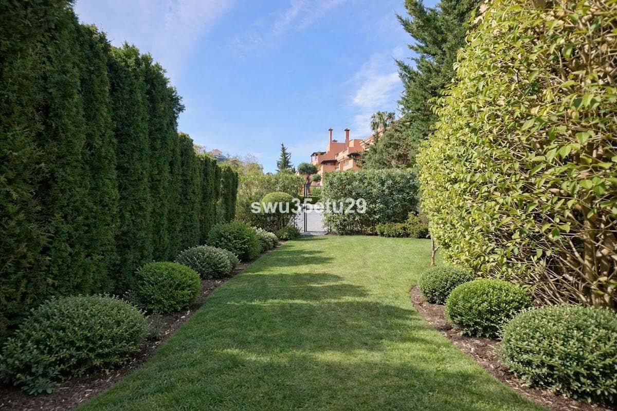 2 soverom Leilighet til salgs i Marbella med svømmebasseng garasje - € 480 000 (Ref: 9872630)