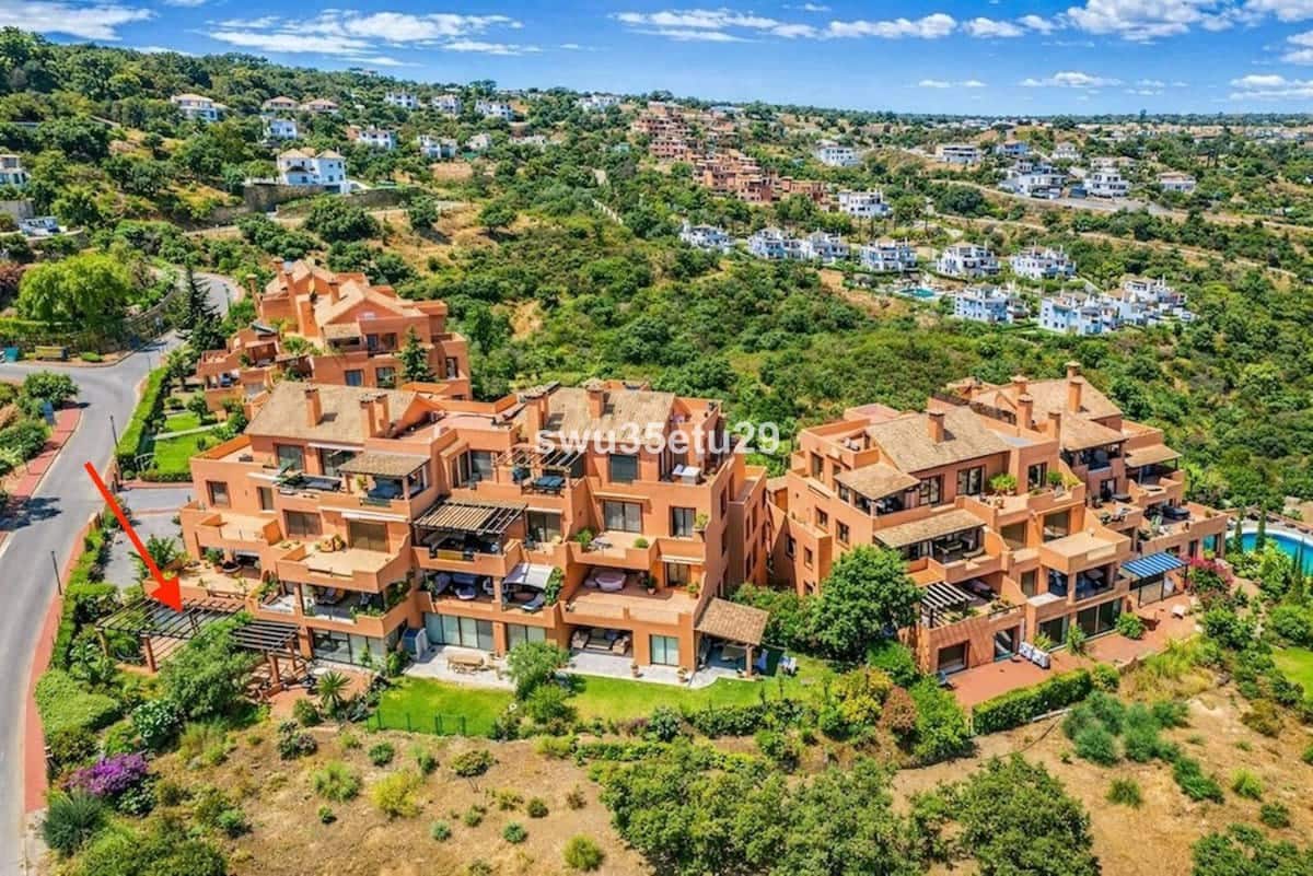 2 soverom Leilighet til salgs i Marbella med svømmebasseng garasje - € 480 000 (Ref: 9872630)