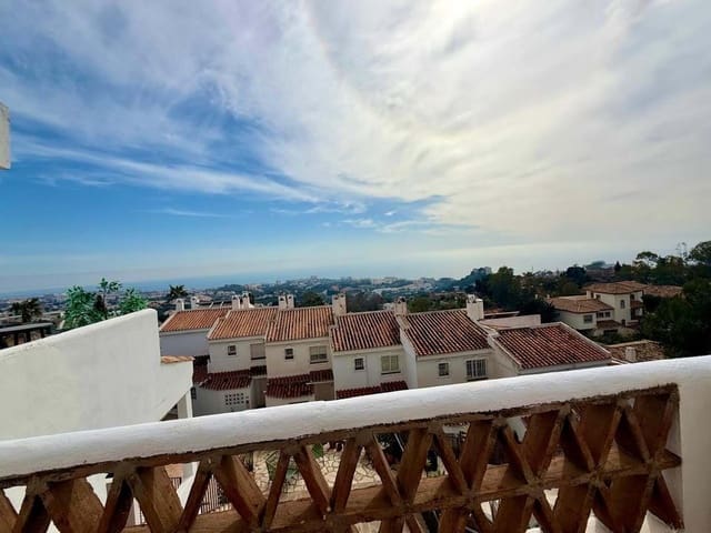 2 soveværelse Byhus til salg i Benalmádena med swimmingpool garage - € 389.000 (Ref: 9872632)