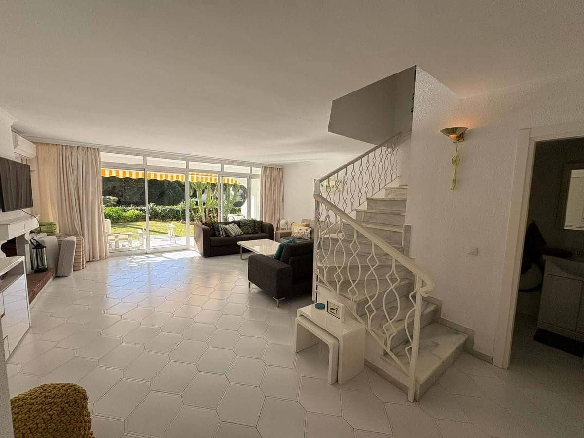 Chalet de 3 habitaciones en Mijas en venta con piscina garaje - 595.000 € (Ref: 9872635)