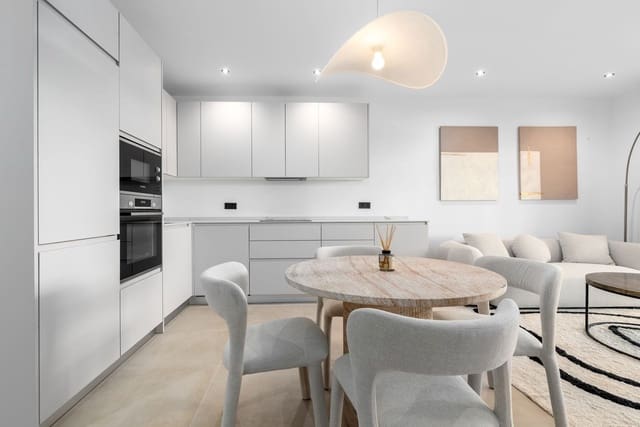 3 sypialnia Apartament na sprzedaż w Marbella z basenem garażem - 699 000 € (Ref: 9872638)