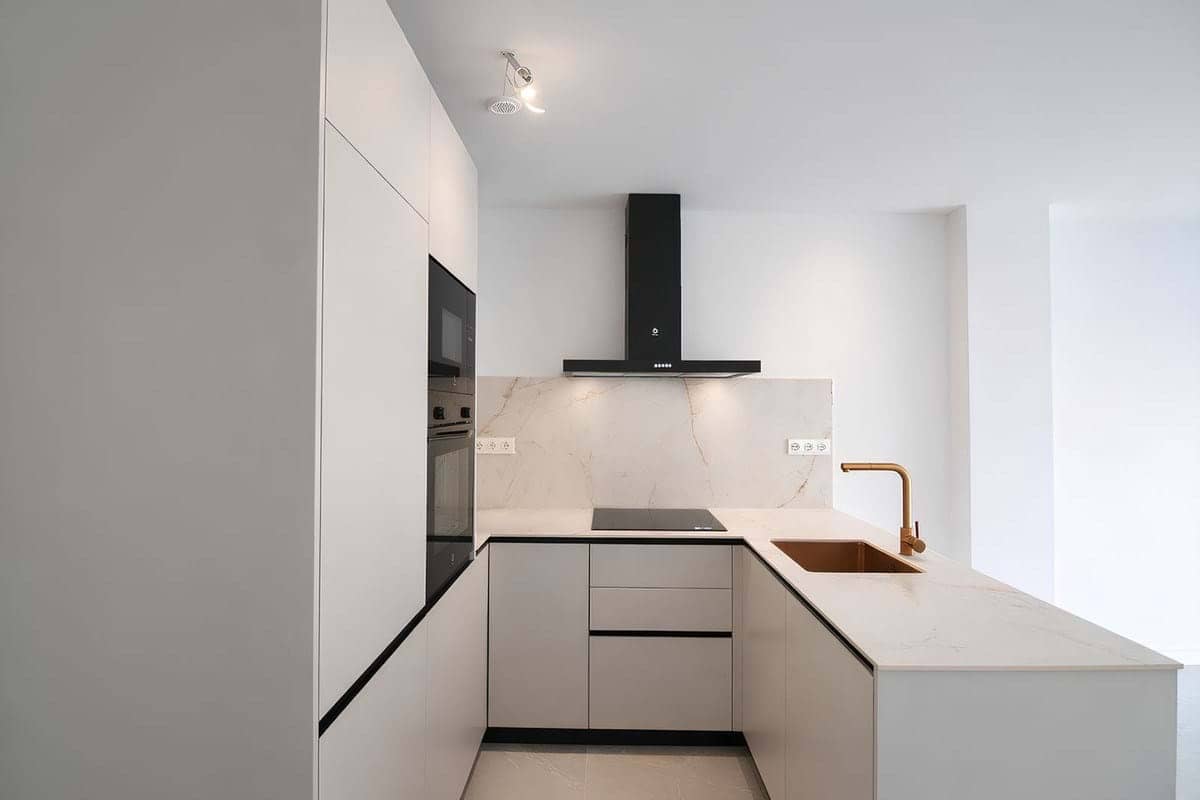 2 bedroom Apartment for sale in Fuengirola - € 419,000 (Ref: 9872643)