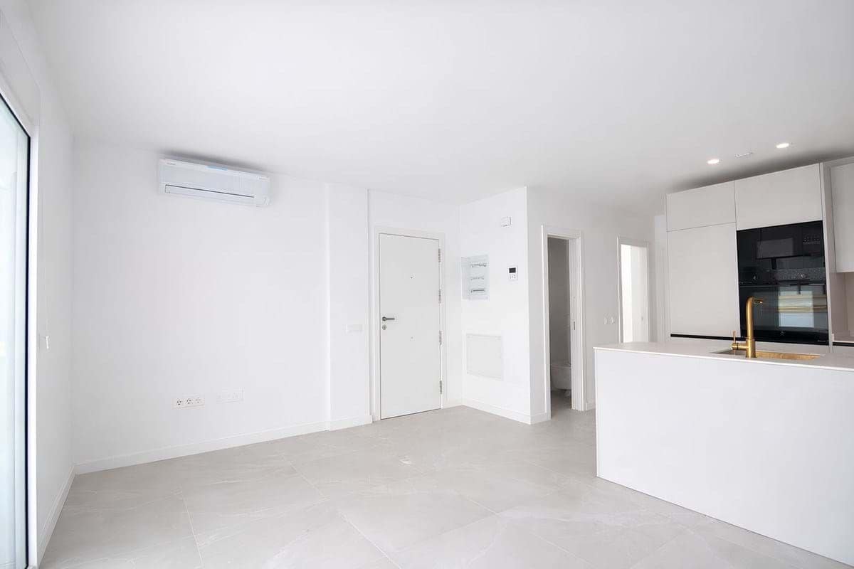 2 bedroom Apartment for sale in Fuengirola - € 419,000 (Ref: 9872643)