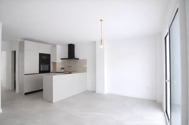 2 bedroom Apartment for sale in Fuengirola - € 419,000 (Ref: 9872643)