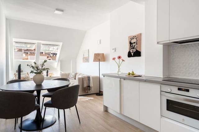 2 bedroom Apartment for sale in Fuengirola with pool - € 385,000 (Ref: 9872644)