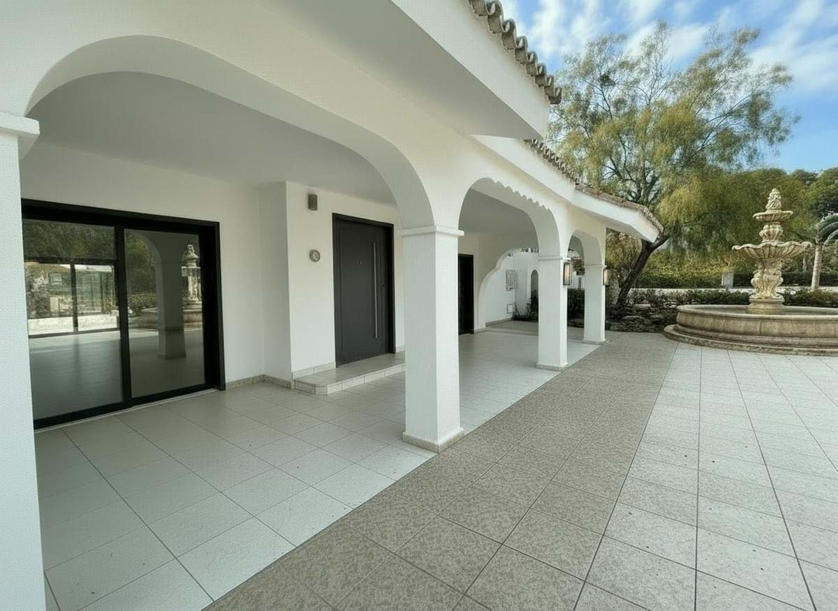 8 Zimmer Villa zu verkaufen in Marbella mit Pool Garage - 1.350.000 € (Ref: 9872647)