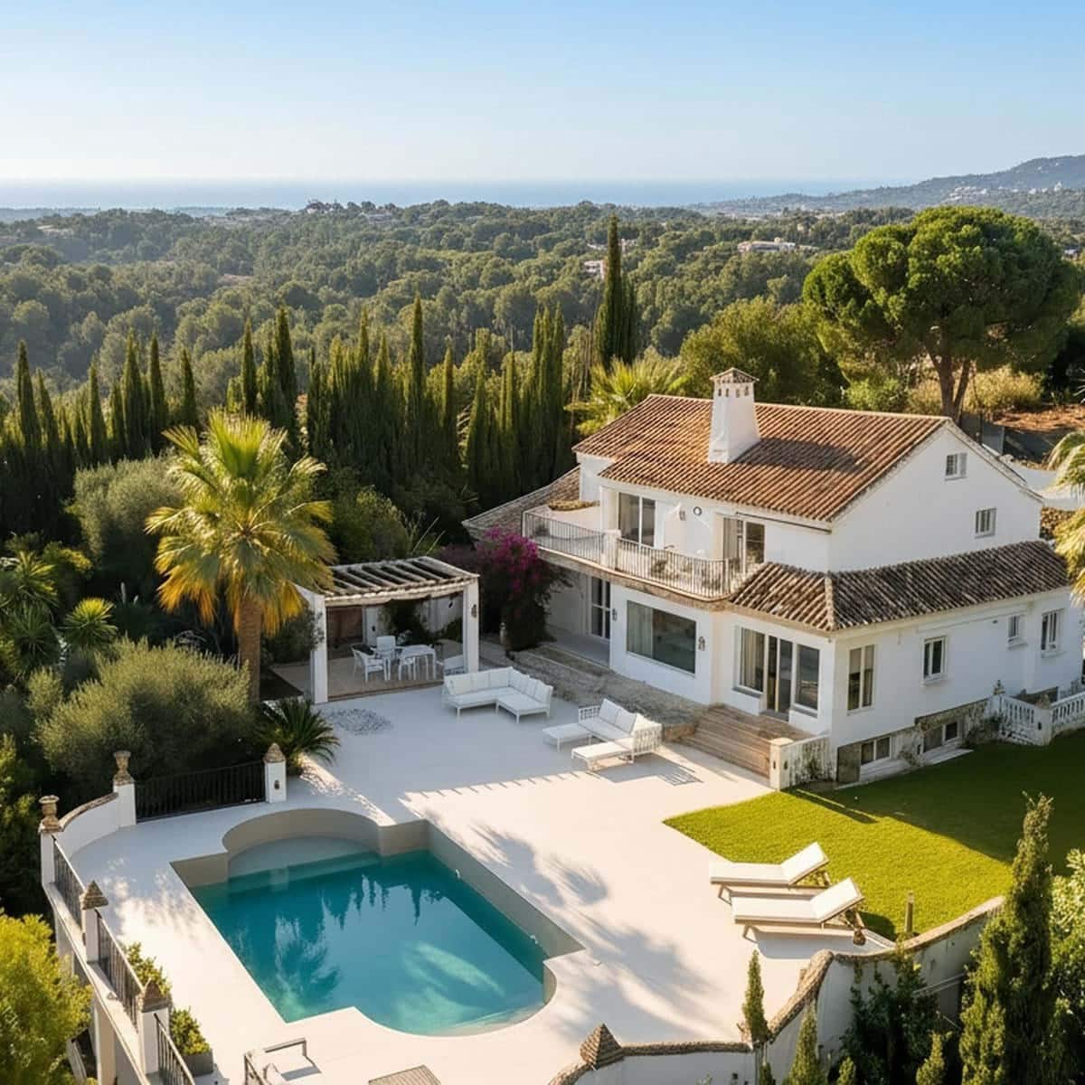 8 Zimmer Villa zu verkaufen in Marbella mit Pool Garage - 1.350.000 € (Ref: 9872647)