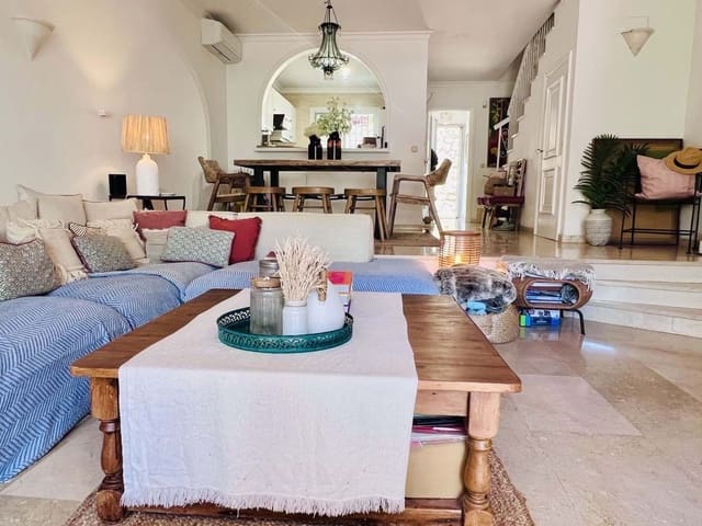 3 quarto Casa em Banda para venda em Estepona com piscina garagem - 495 000 € (Ref: 9906761)