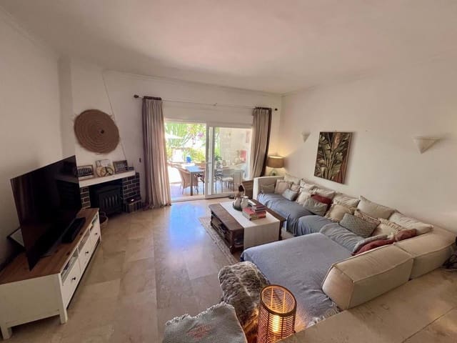 3 quarto Casa em Banda para venda em Estepona com piscina garagem - 495 000 € (Ref: 9906761)