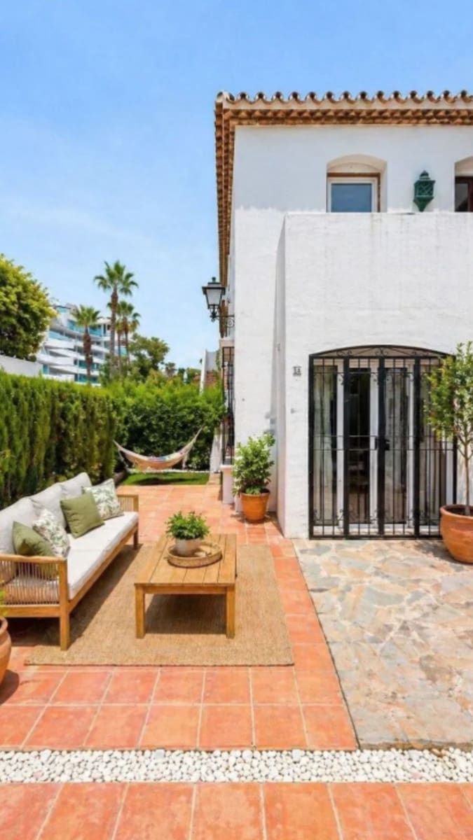2 Zimmer Apartment zu verkaufen in Estepona mit Pool - 470.000 € (Ref: 9906762)