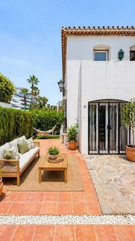 2 Zimmer Apartment zu verkaufen in Estepona mit Pool - 470.000 € (Ref: 9906762)
