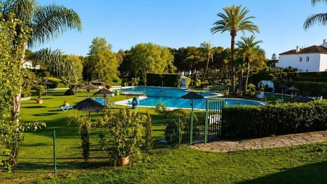 2 Zimmer Apartment zu verkaufen in Estepona mit Pool - 470.000 € (Ref: 9906762)