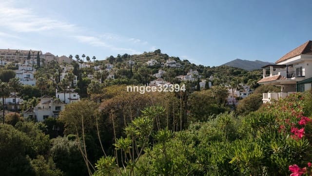 3 sypialnia Apartament na sprzedaż w Marbella z basenem garażem - 875 000 € (Ref: 9906763)