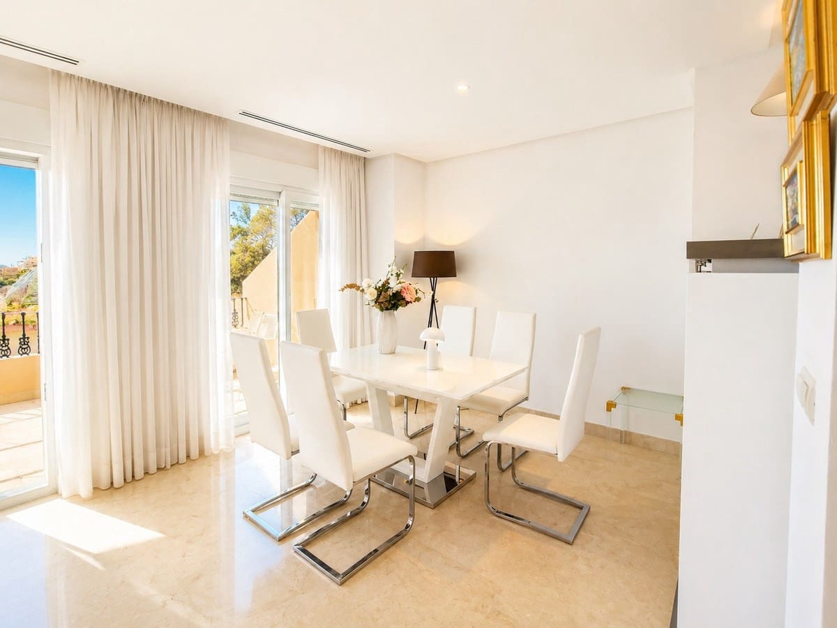 2 bedroom Apartment for sale in Marbella with pool garage - € 760,000 (Ref: 9906764)