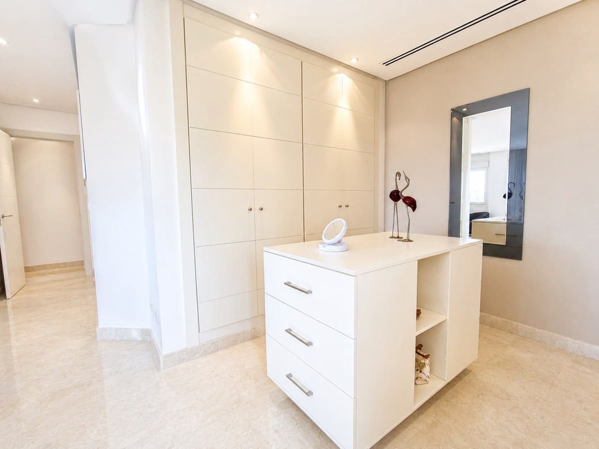 2 bedroom Apartment for sale in Marbella with pool garage - € 760,000 (Ref: 9906764)