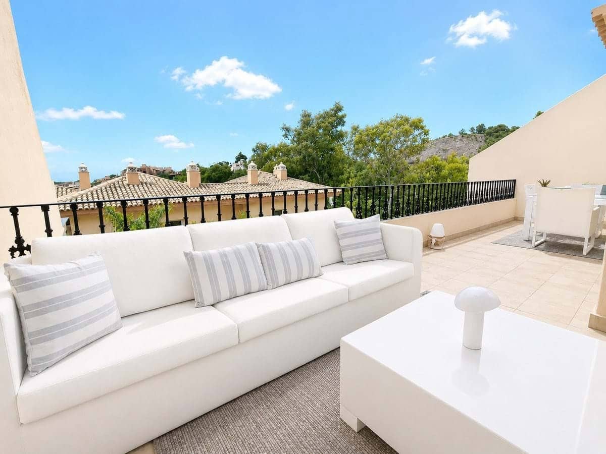 2 bedroom Apartment for sale in Marbella with pool garage - € 760,000 (Ref: 9906764)