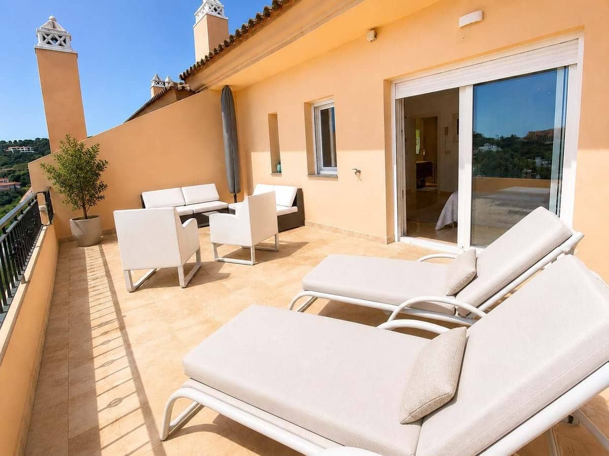 2 bedroom Apartment for sale in Marbella with pool garage - € 760,000 (Ref: 9906764)