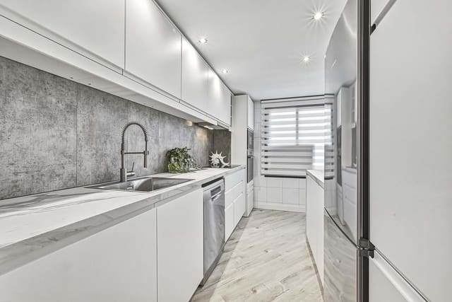 3 chambre Appartement à vendre à Marbella avec piscine garage - 655 000 € (Ref: 9906765)