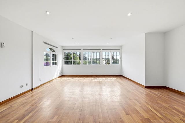 4 quarto Casa em Banda para venda em Marbella com piscina garagem - 625 000 € (Ref: 9906766)