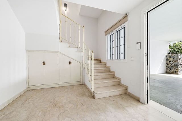 4 quarto Casa em Banda para venda em Marbella com piscina garagem - 625 000 € (Ref: 9906766)