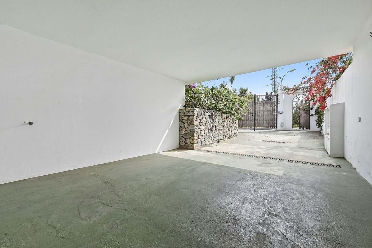 4 quarto Casa em Banda para venda em Marbella com piscina garagem - 625 000 € (Ref: 9906766)