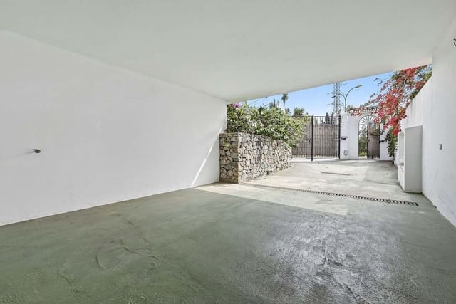 4 quarto Casa em Banda para venda em Marbella com piscina garagem - 625 000 € (Ref: 9906766)