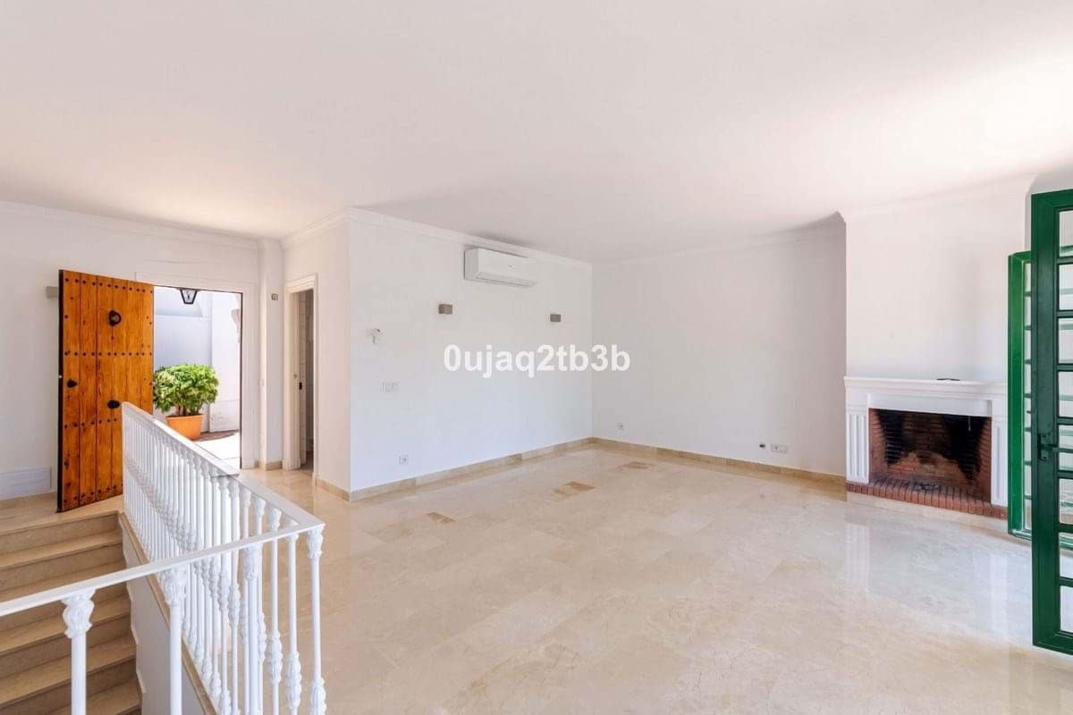 3 sypialnia Dom na sprzedaż w Marbella z basenem garażem - 750 000 € (Ref: 9906767)